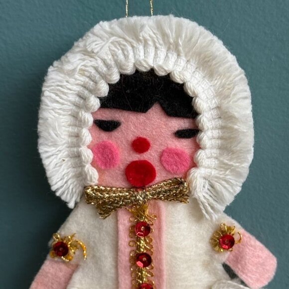 Vintage 70s Handmade Felt Eskimo Girl Christmas Ornament Inuit Yupik 5" - Picture 3 of 8